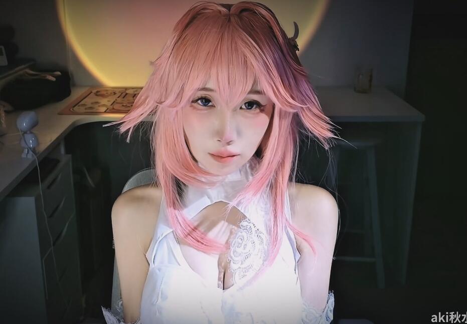 旗袍下的赛博灵魂:aki秋水神子系列对传统服饰的数字解构