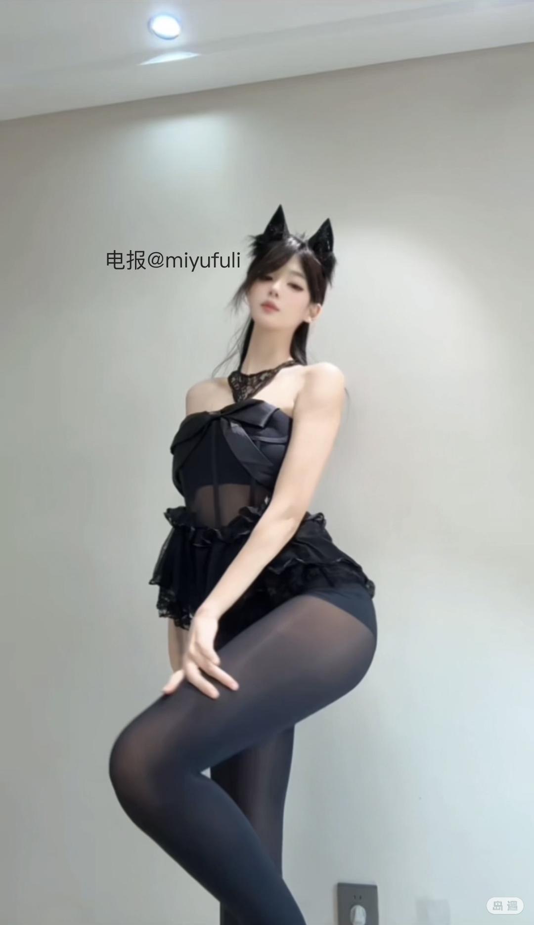 抖音小郑历险记岛遇日常：小郑是她的名字，历险记是她的日常，这个女孩把每一天都活成了冒险故事