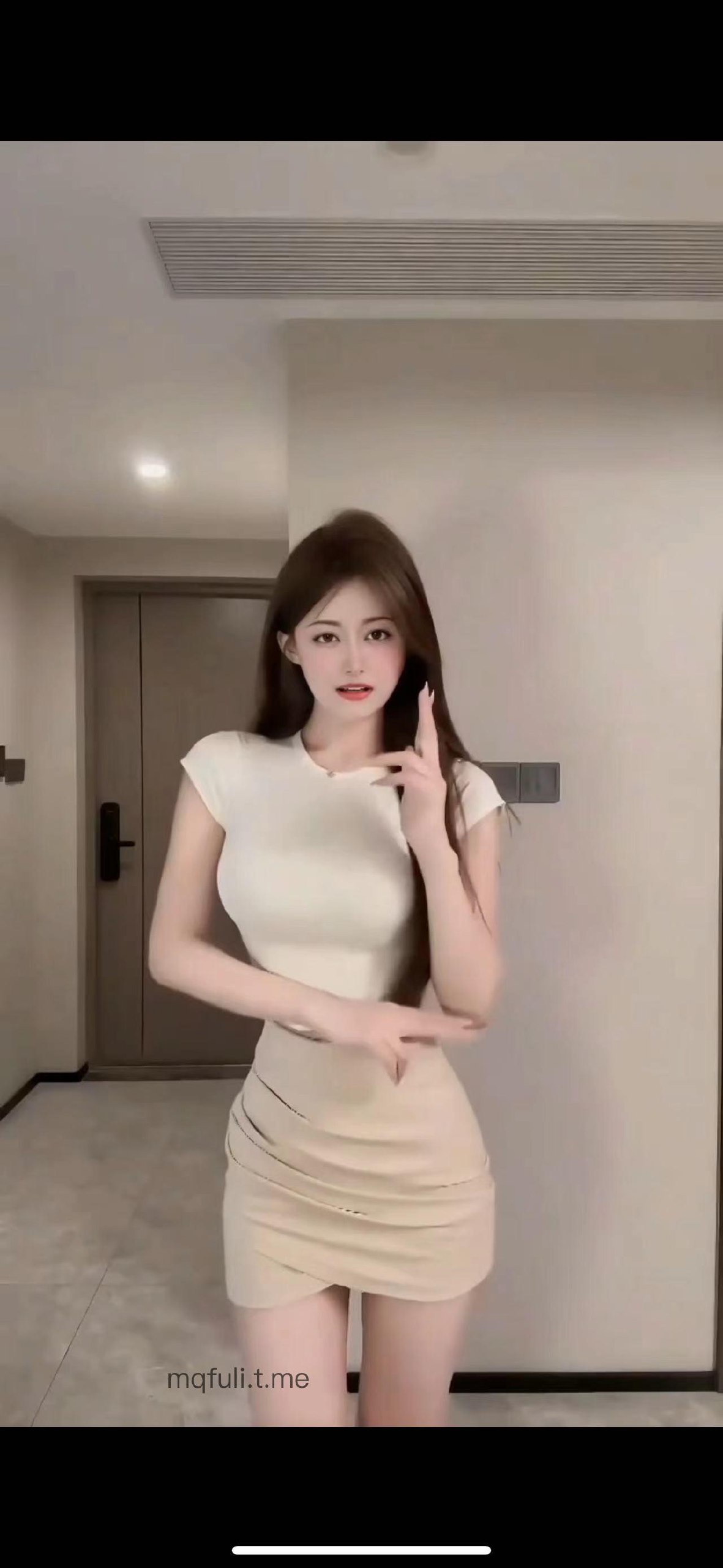抖音不呼不吸铁粉空间日常:不呼不吸是一种静止的状态,这个女孩把安静和深邃揉在了一起