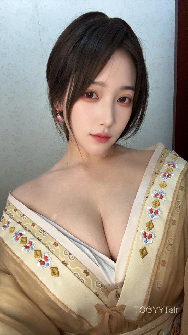 抖音可可西密语空间日常:可可是她的名字,西是西方的西,这个女孩把甜美和辽阔揉在了一起