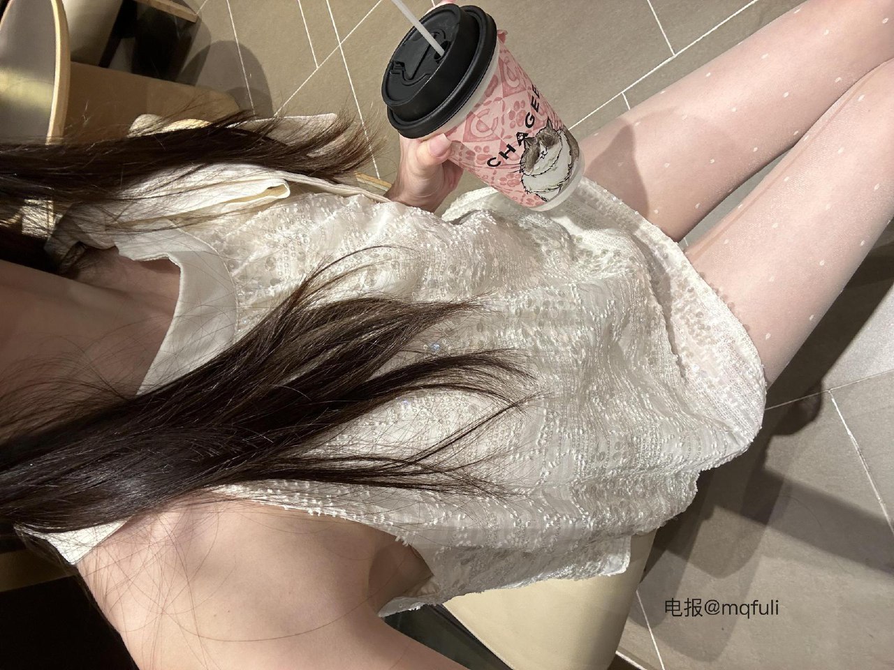 抖音小仙女Elaine密语空间日常：小仙女是她的身份，Elaine是她的英文名，这个女孩把仙气和优雅揉在了一起