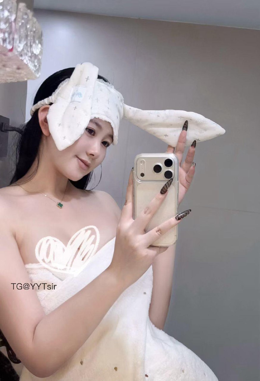 抖音烤觅鼠密语空间日常:烤觅是寻找美食的动作,鼠是她的属相,这只鼠把探索和可爱揉在了一起