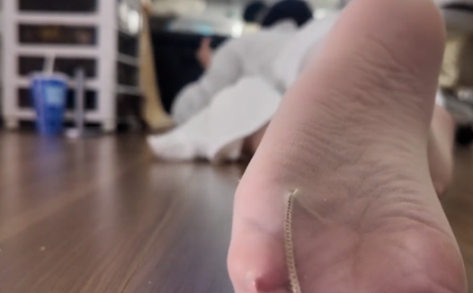 酥酥学姐的足底助眠:把脚底的触感录进耳朵,闭着眼也能脑补出画面
