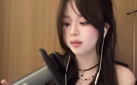 椰椰拿铁的充电专属《黑天鹅》:吮吸触发音里的听觉平衡术